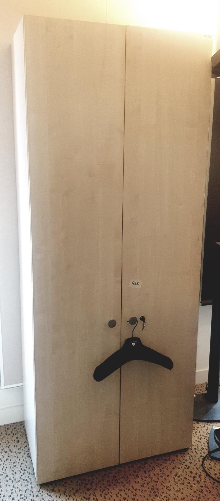 Armoire Haute A Portes Battantes Avec Cle